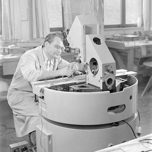 Noul microscop de măsurare universal ZEISS 