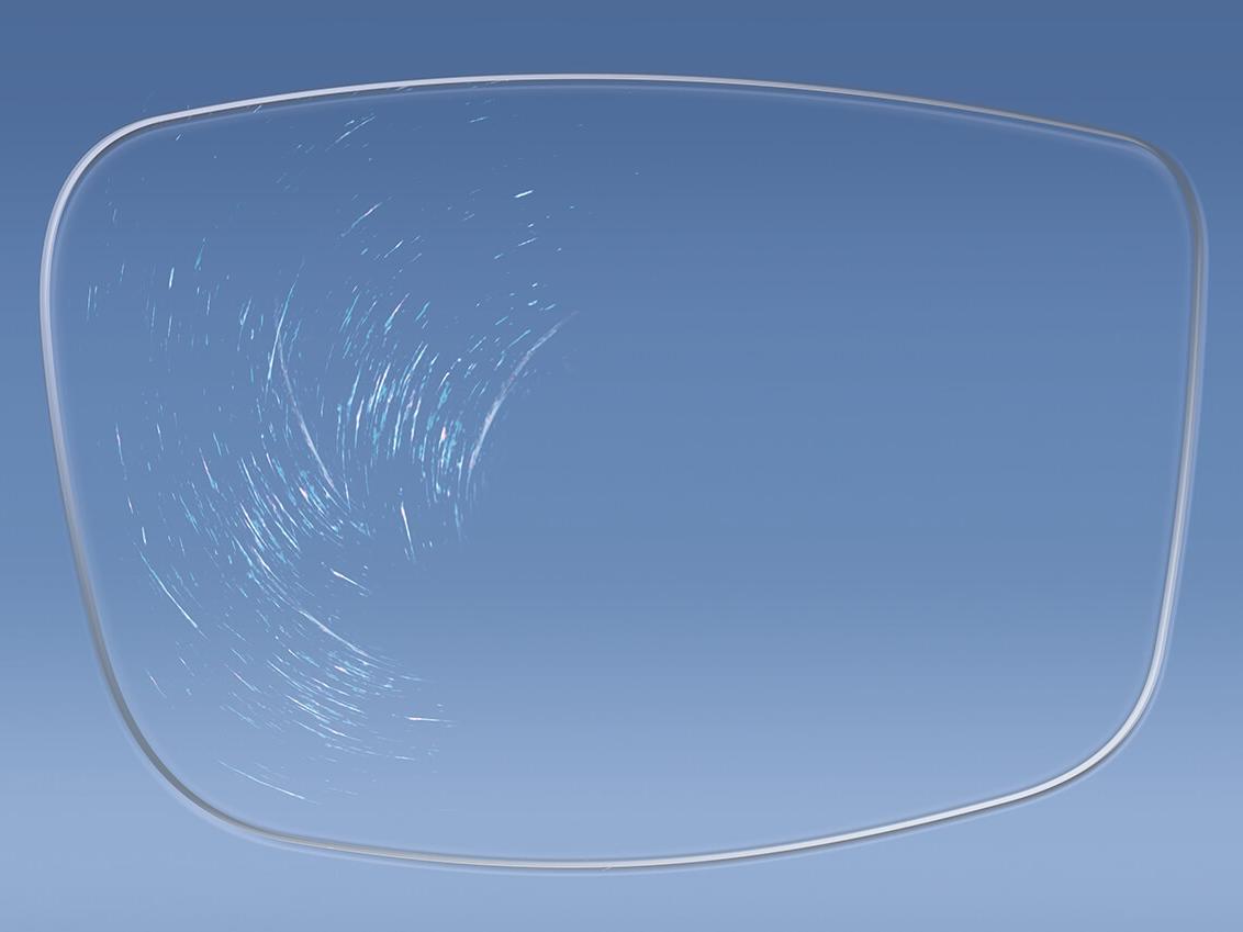Ilustrația unor lentile cu și fără tratament ZEISS care influențează duritatea suprafeței 