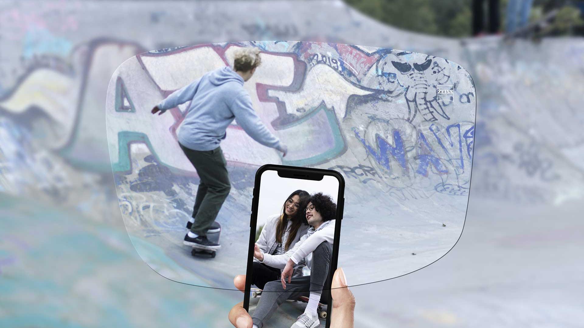 Vederea unui skate park prin lentilele monofocale ZEISS SmartLife Individual. 