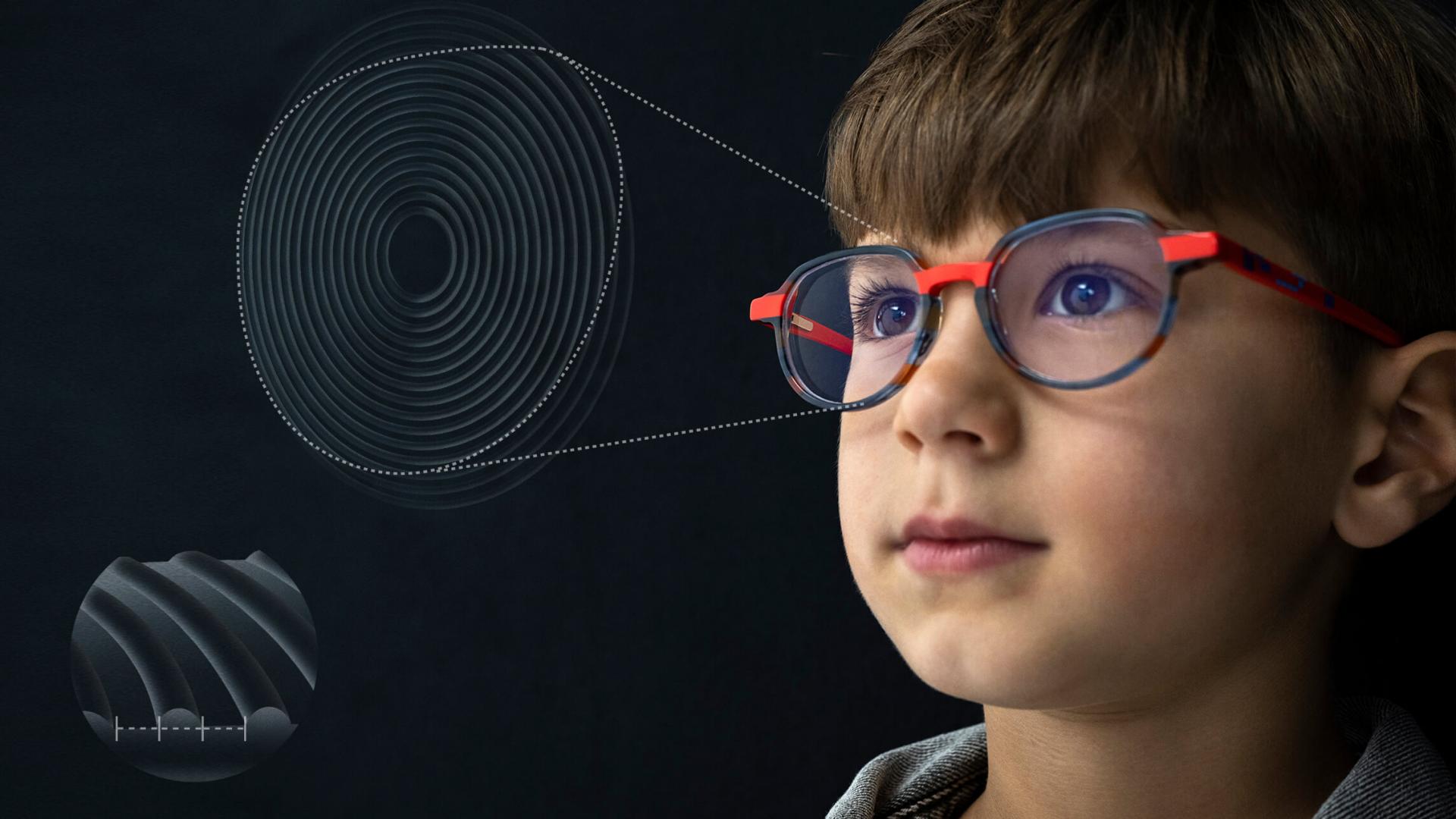 O ilustrație de aproape a designului lentilelor ZEISS MyoCare pentru gestionarea miopiei la copii.