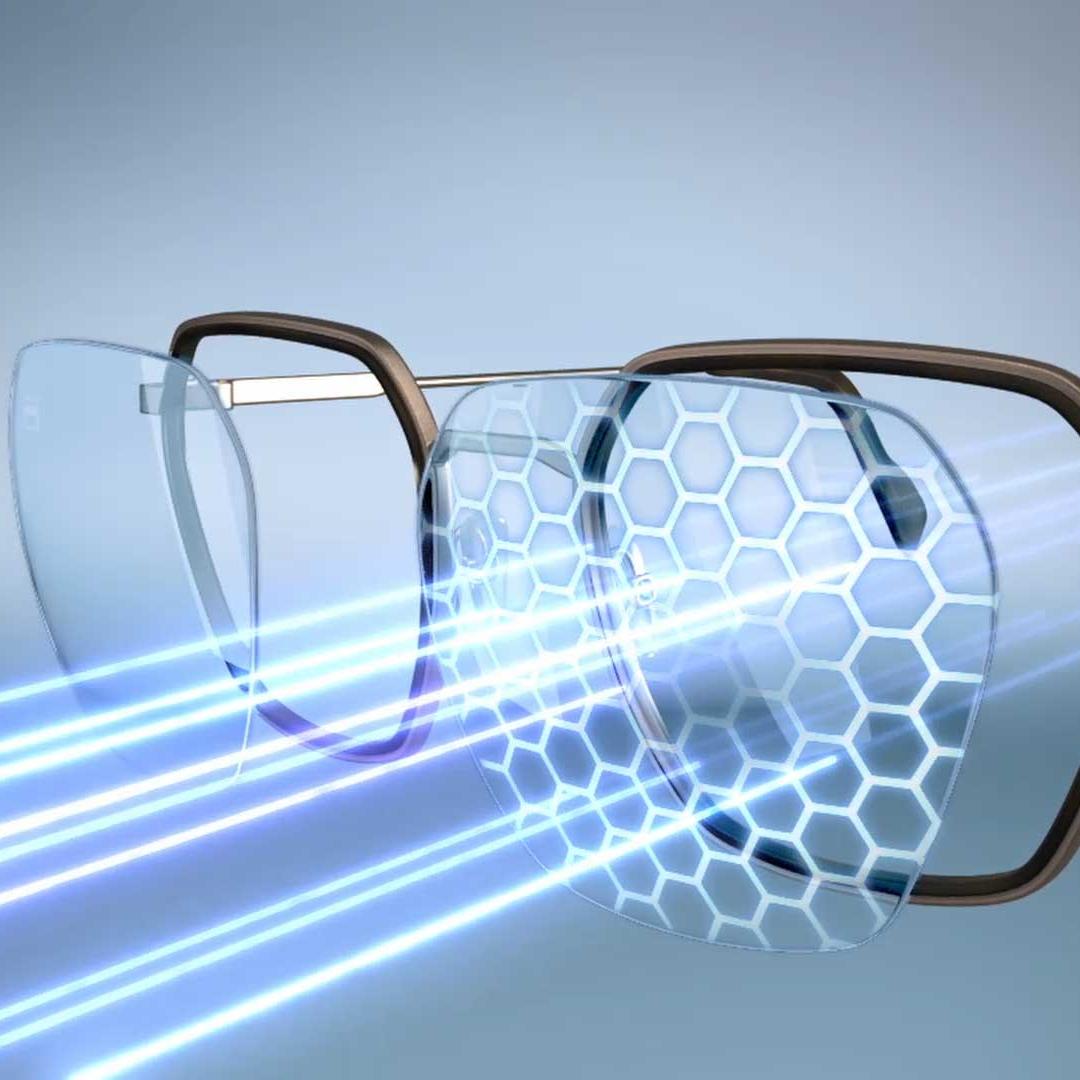 Lentile cu ZEISS BlueGuard și tratament ZEISS PhotoFusion X blochează lumina albastră în stare incoloră și colorată.
