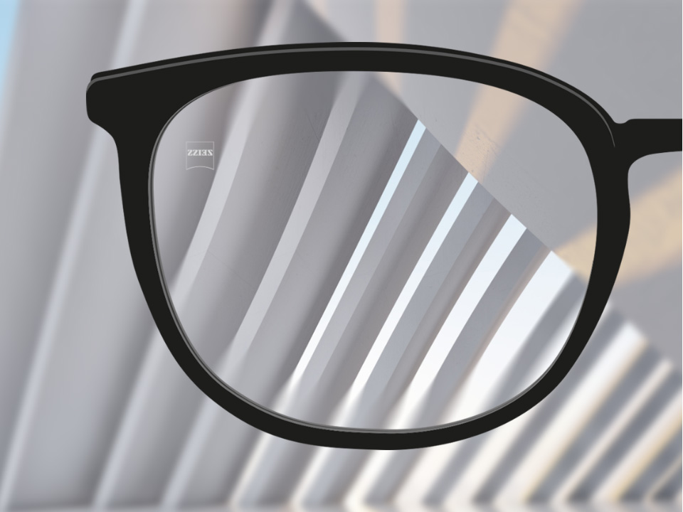 O imagine cu punct de vedere cu lentile monofocale ZEISS ClearView, lentilele fiind incolore, chiar și în zonele externe ale lentilelor.