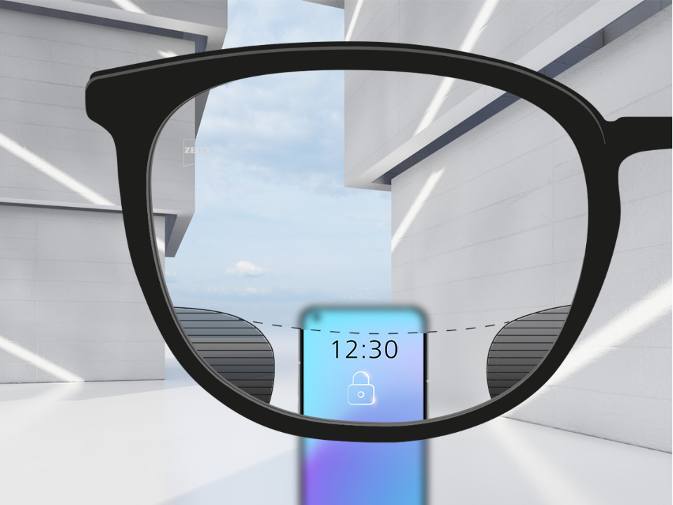 O imagine cu punct de vedere cu lentilele ZEISS Digital SmartLife, cu un smartphone și lentile complet incolore în partea superioară și inferioară a lentilelor și cu mici părți neclare la stânga și la dreapta.